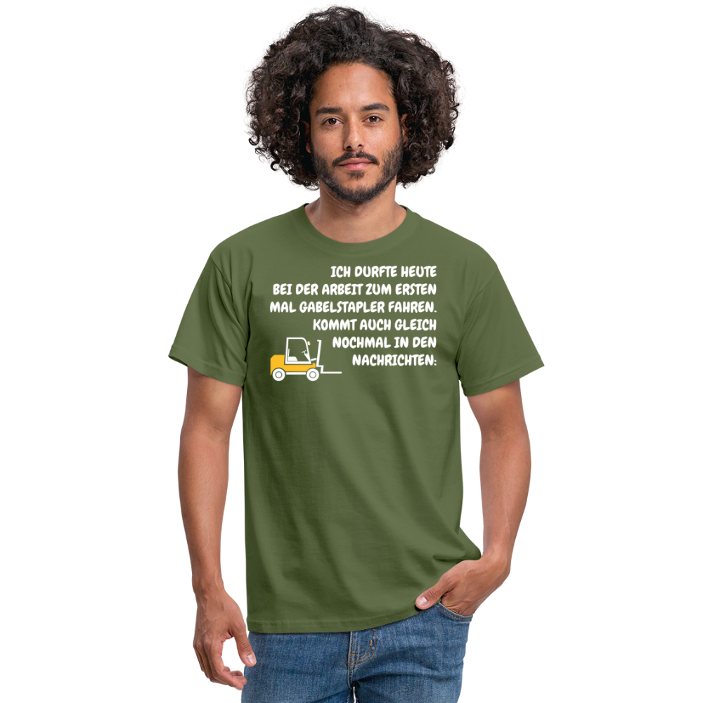 ICH DURFTE HEUTE BEI DER ARBEIT ZUM ERSTEN MAL GABELSTAPLER FAHREN. KOMMT AUCH GLEICH NOCHMAL IN DEN NACHRICHTEN: - Militärgrün