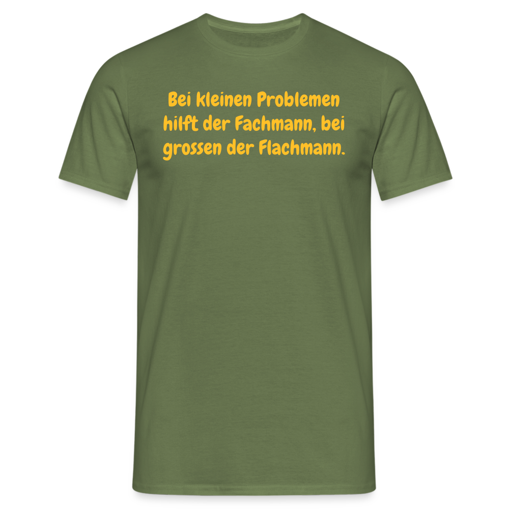SSW1535 Tshirt Bei kleinen Problemen hilft der Fachmann, bei grossen der Flachmann. - Militärgrün