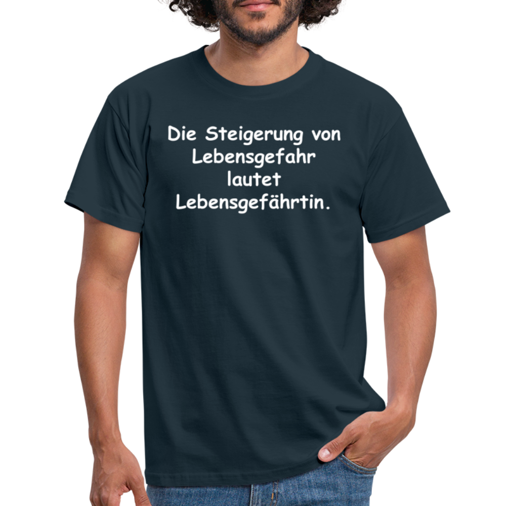 Die Steigerung von Lebensgefahr lautet Lebensgefährtin. - Navy